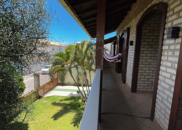 Casa Espacosa Com Sala De Jogos Interna E Externa