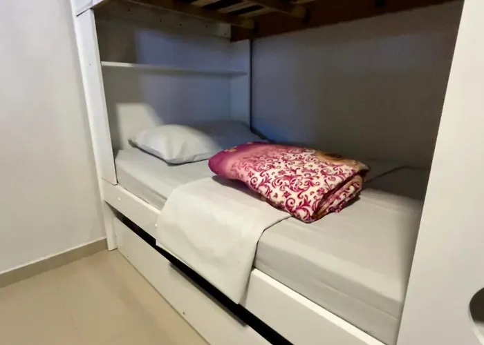 Casa Espacosa Com Sala De Jogos Interna E Externa