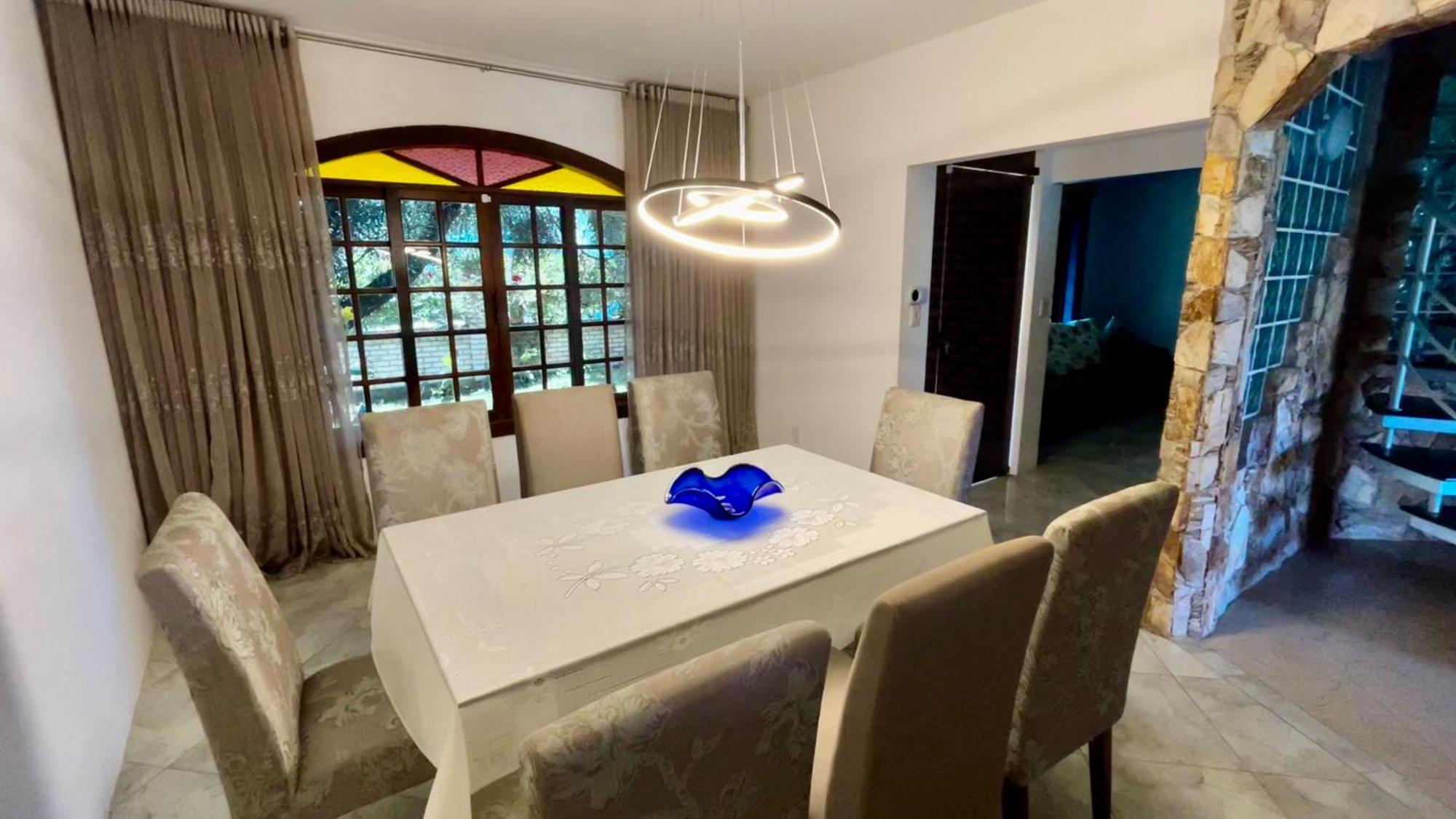 Casa Espacosa Com Sala De Jogos Interna E Externa *