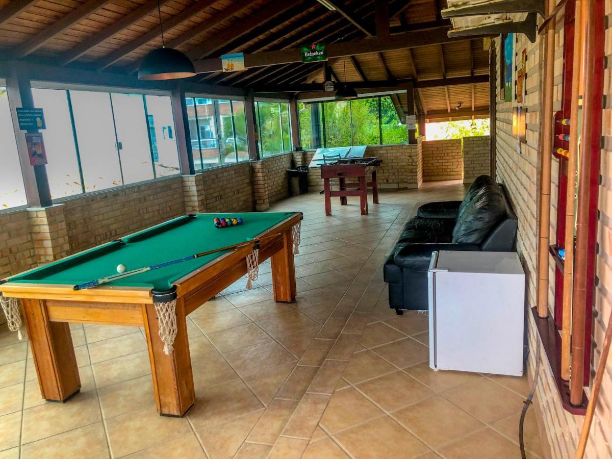 Casa Espacosa Com Sala De Jogos Interna E Externa