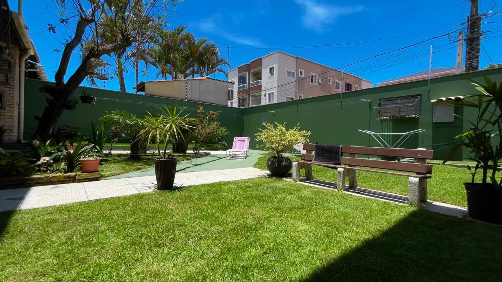 Casa Espacosa Com Sala De Jogos Interna E Externa *