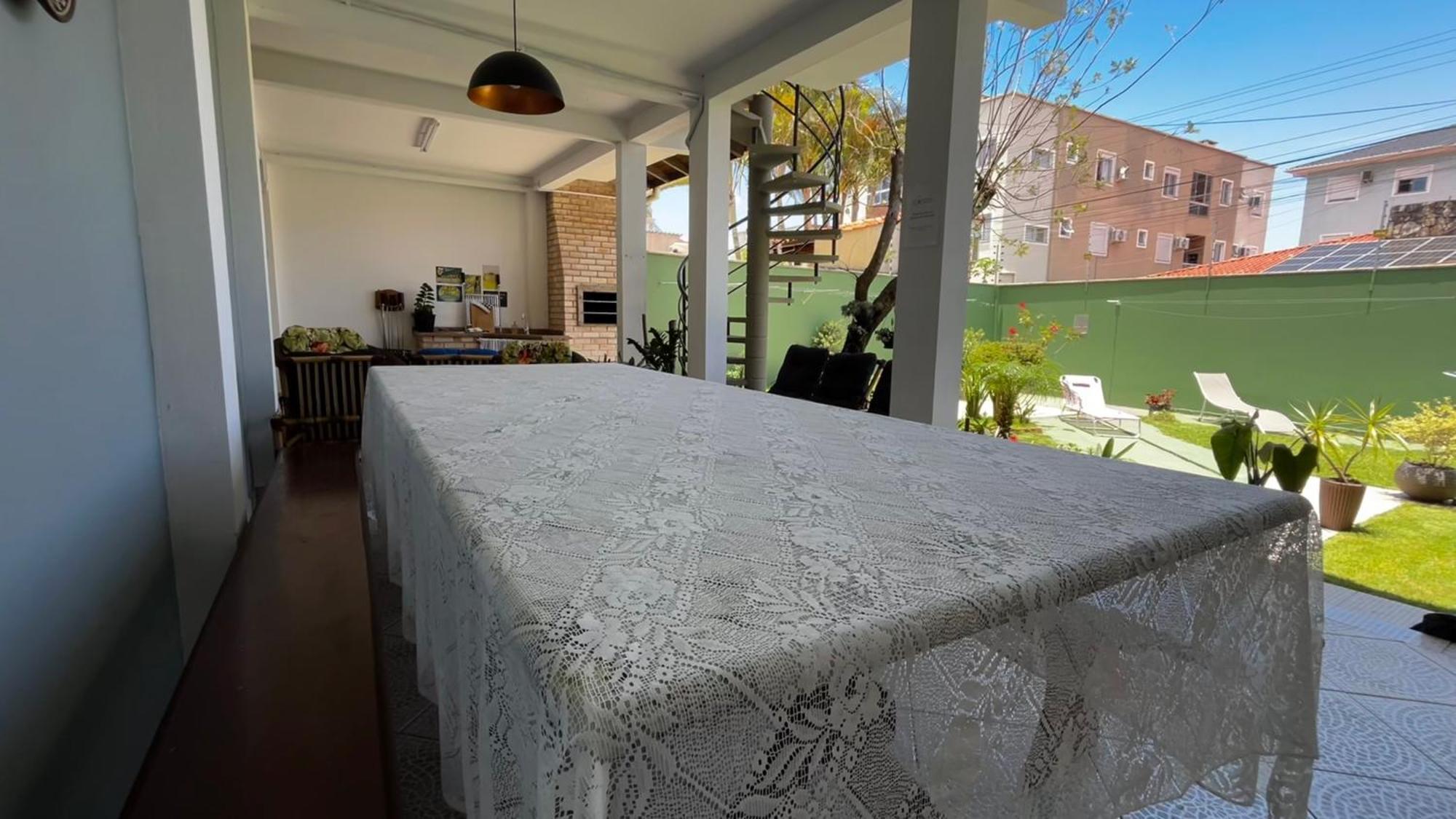 Casa Espacosa Com Sala De Jogos Interna E Externa