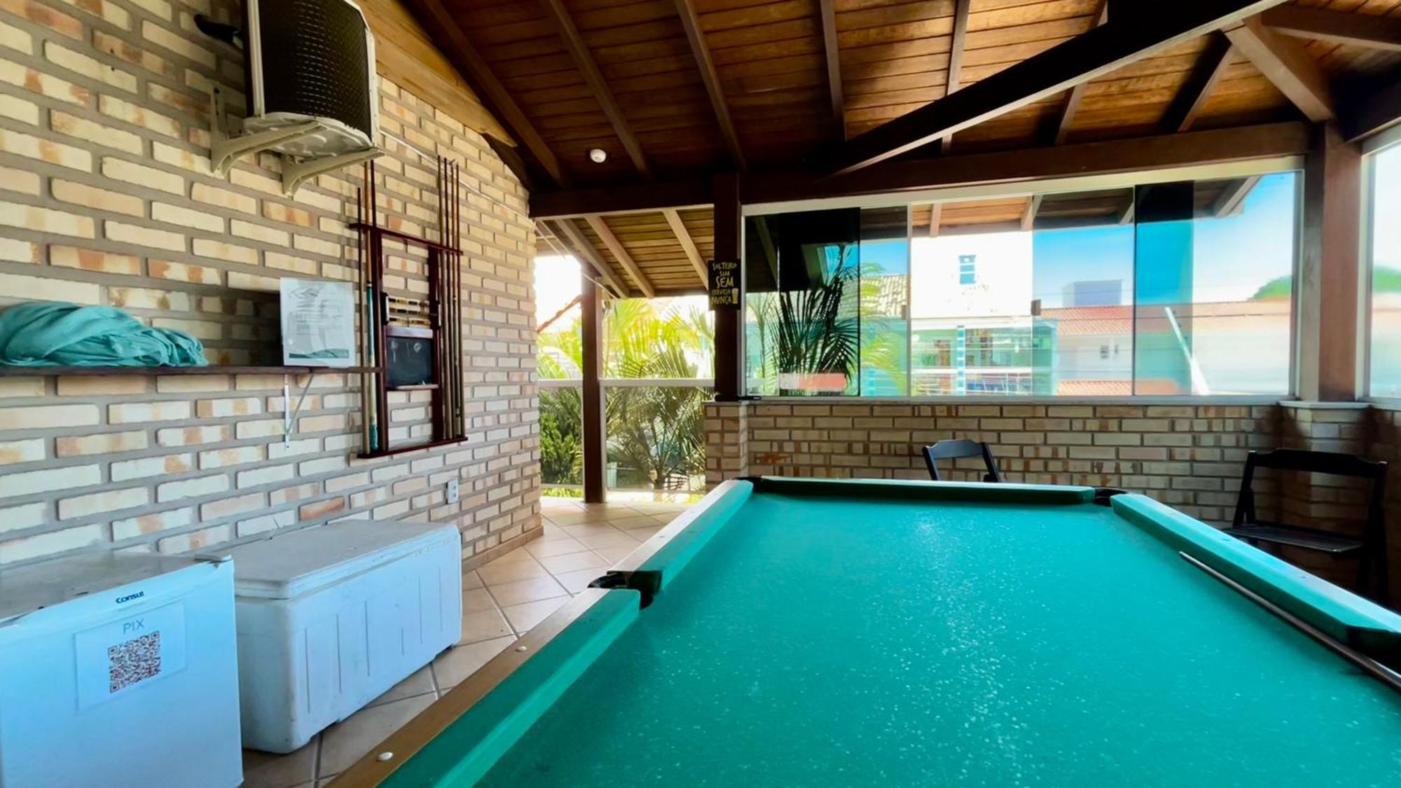 Casa Espacosa Com Sala De Jogos Interna E Externa
