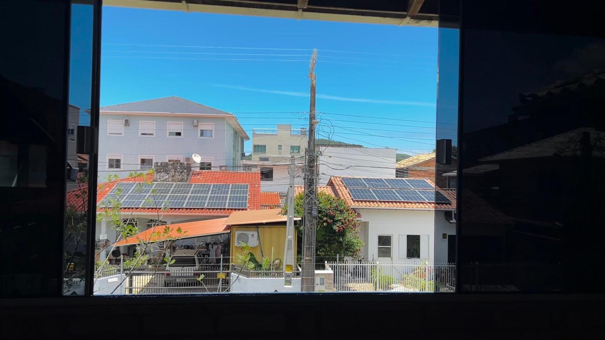 Casa Espacosa Com Sala De Jogos Interna E Externa *