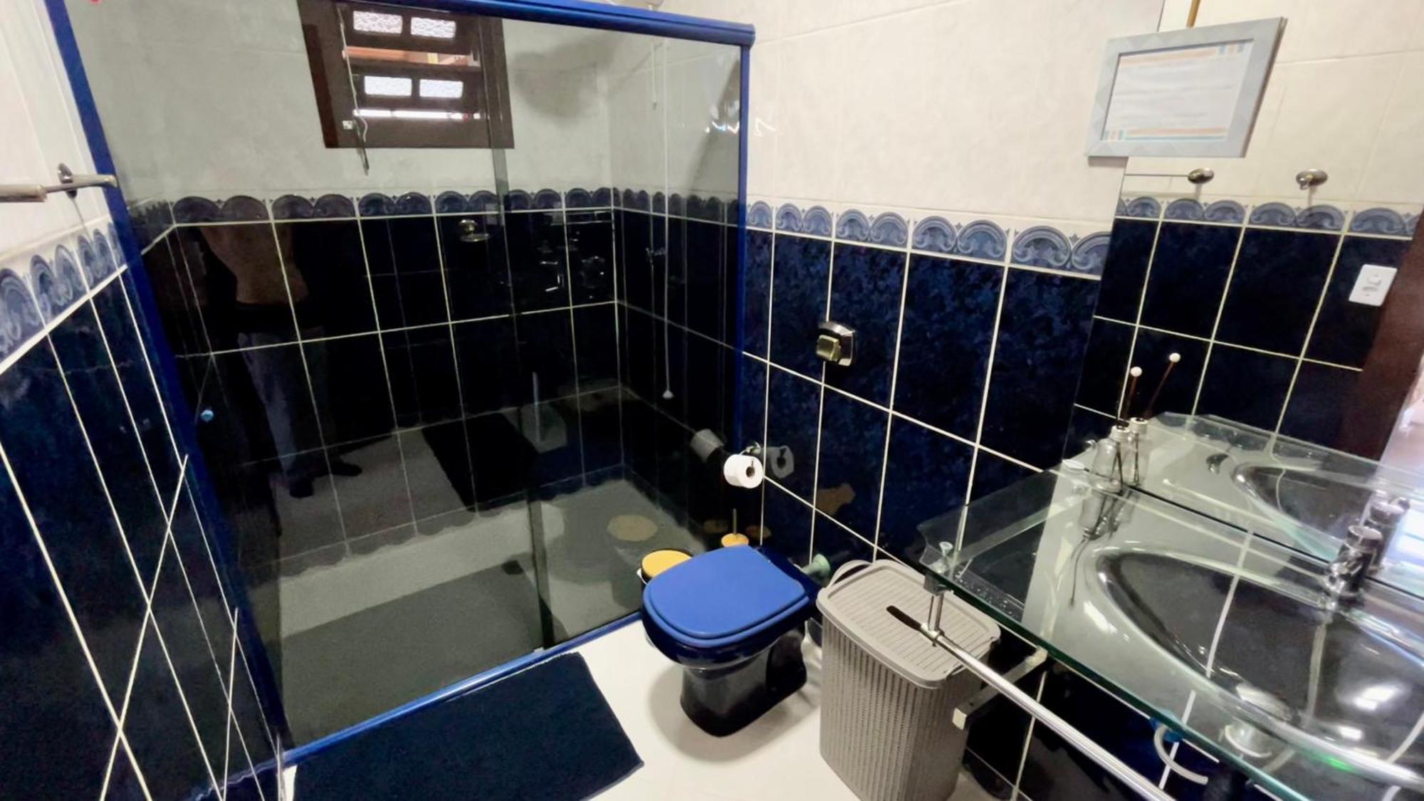 Casa Espacosa Com Sala De Jogos Interna E Externa *