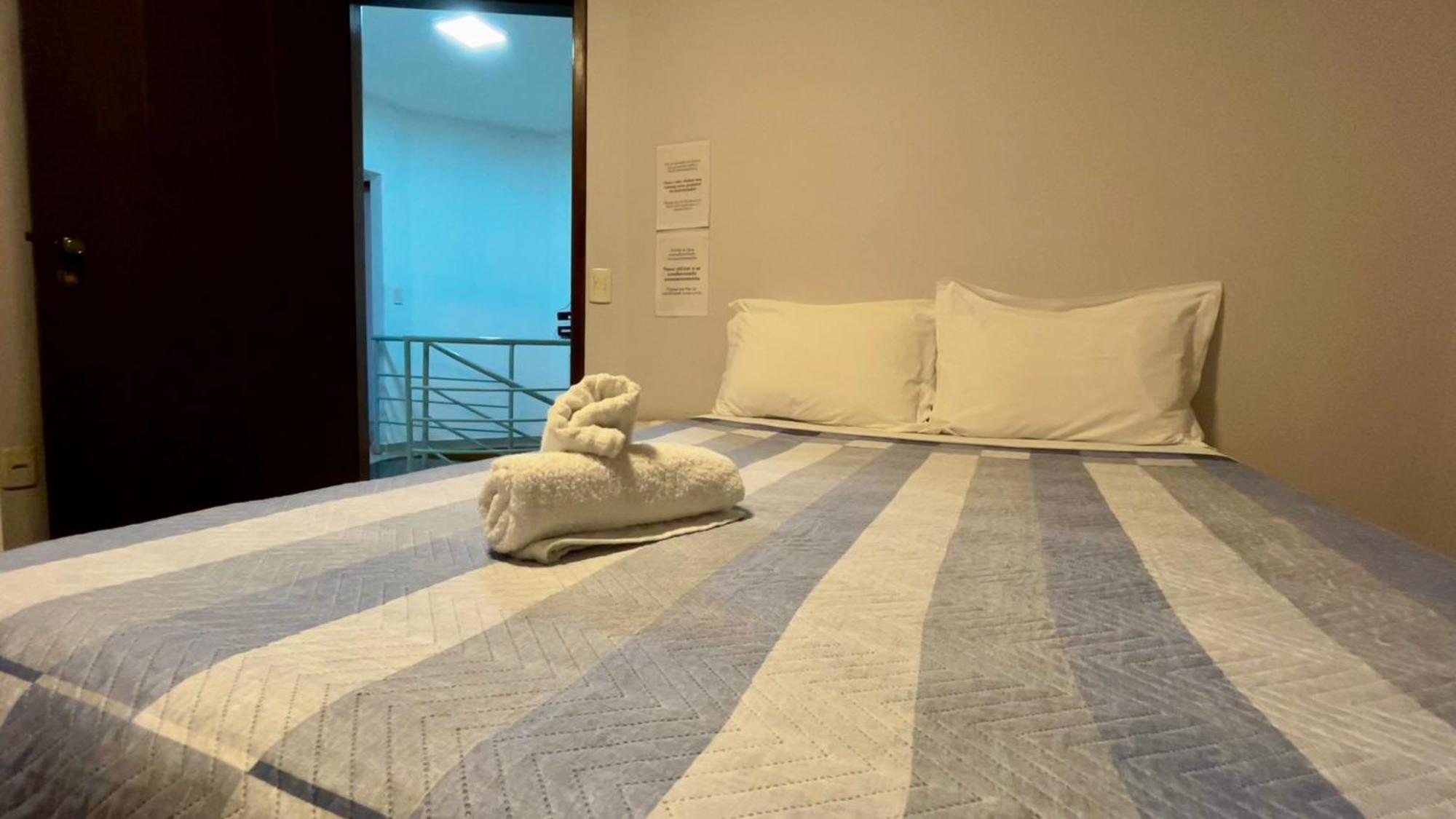 Casa Espacosa Com Sala De Jogos Interna E Externa *