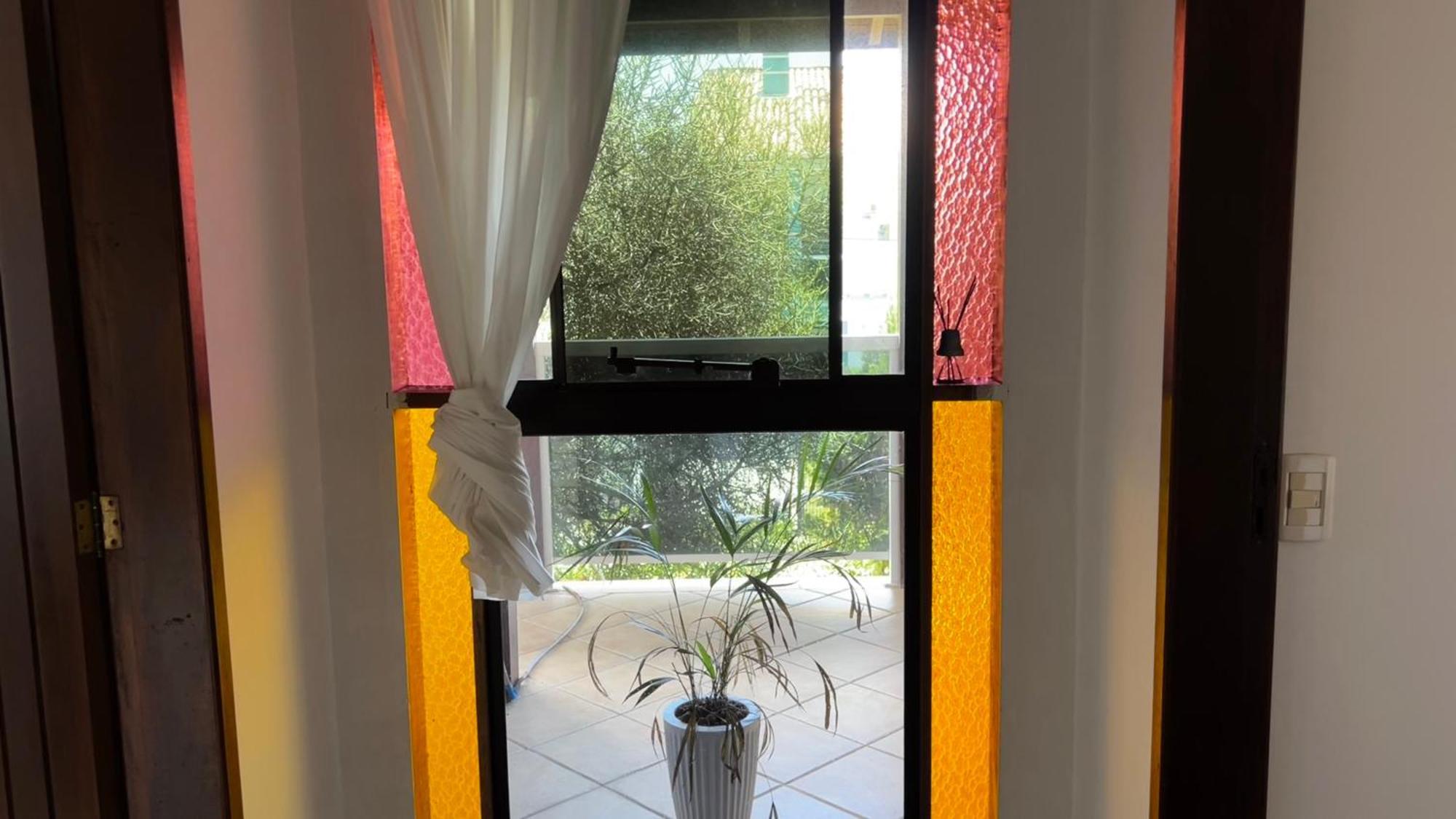 Casa Espacosa Com Sala De Jogos Interna E Externa
