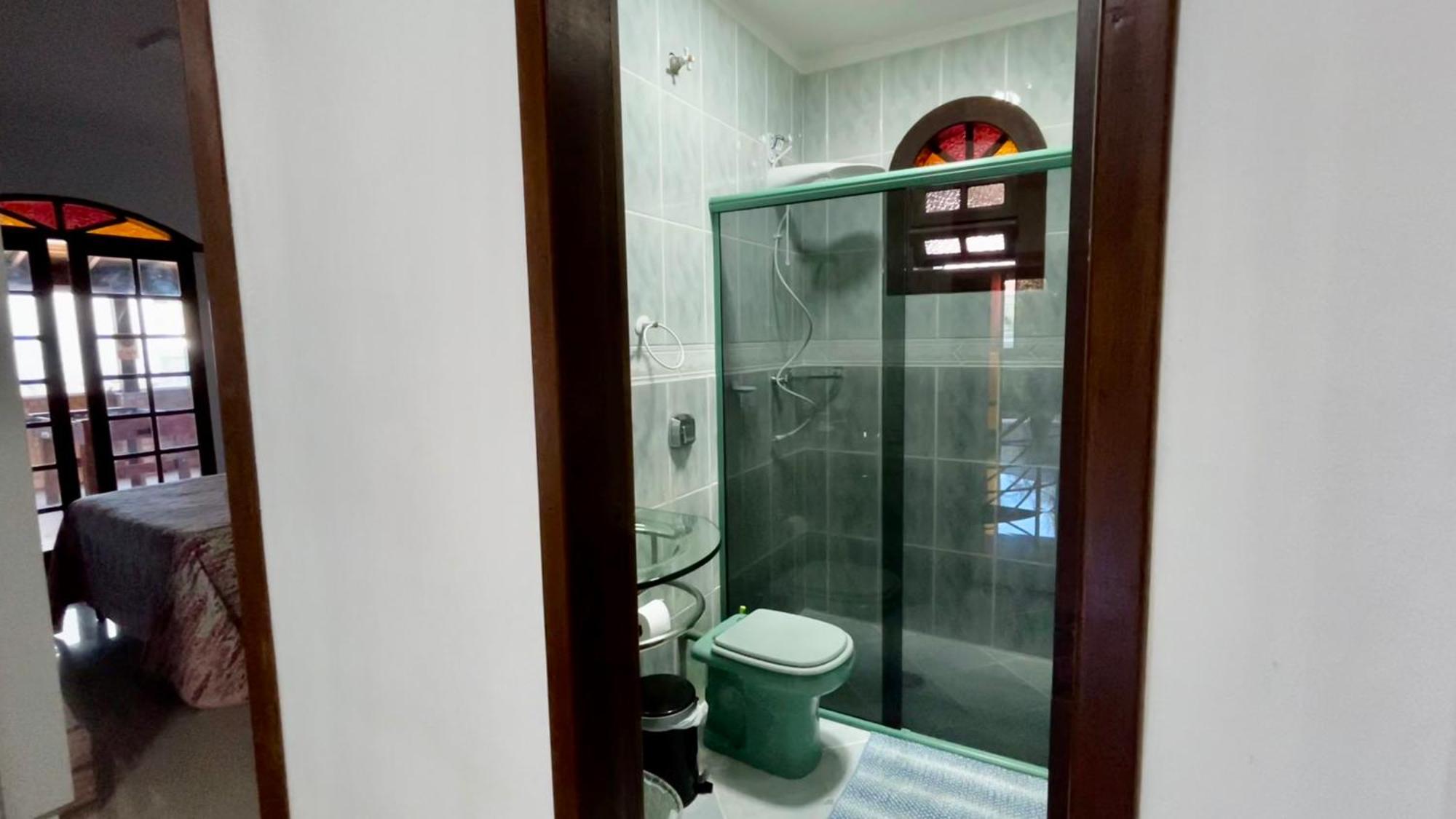 Casa Espacosa Com Sala De Jogos Interna E Externa