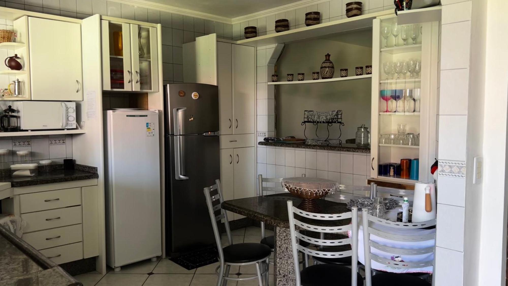 Casa Espacosa Com Sala De Jogos Interna E Externa *