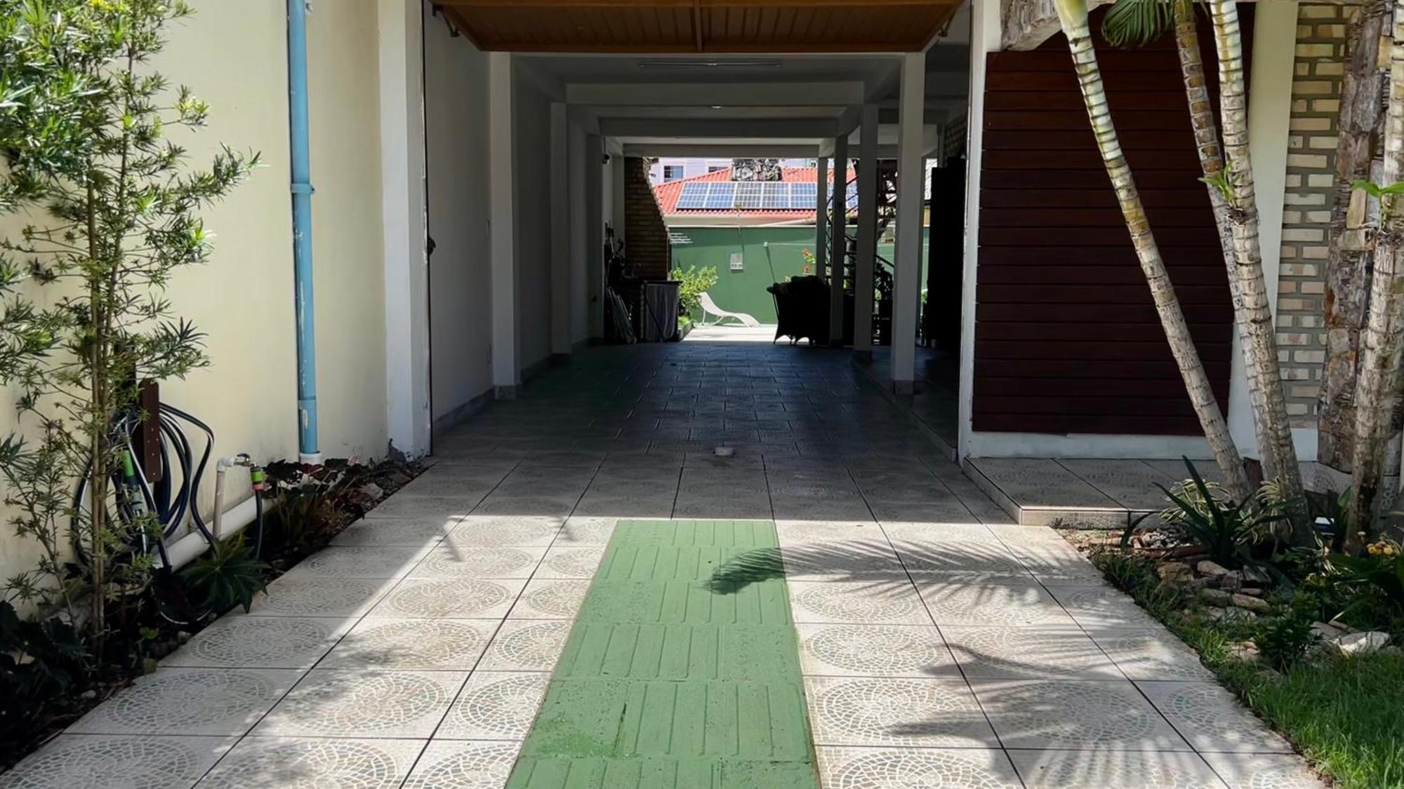 Casa Espacosa Com Sala De Jogos Interna E Externa *